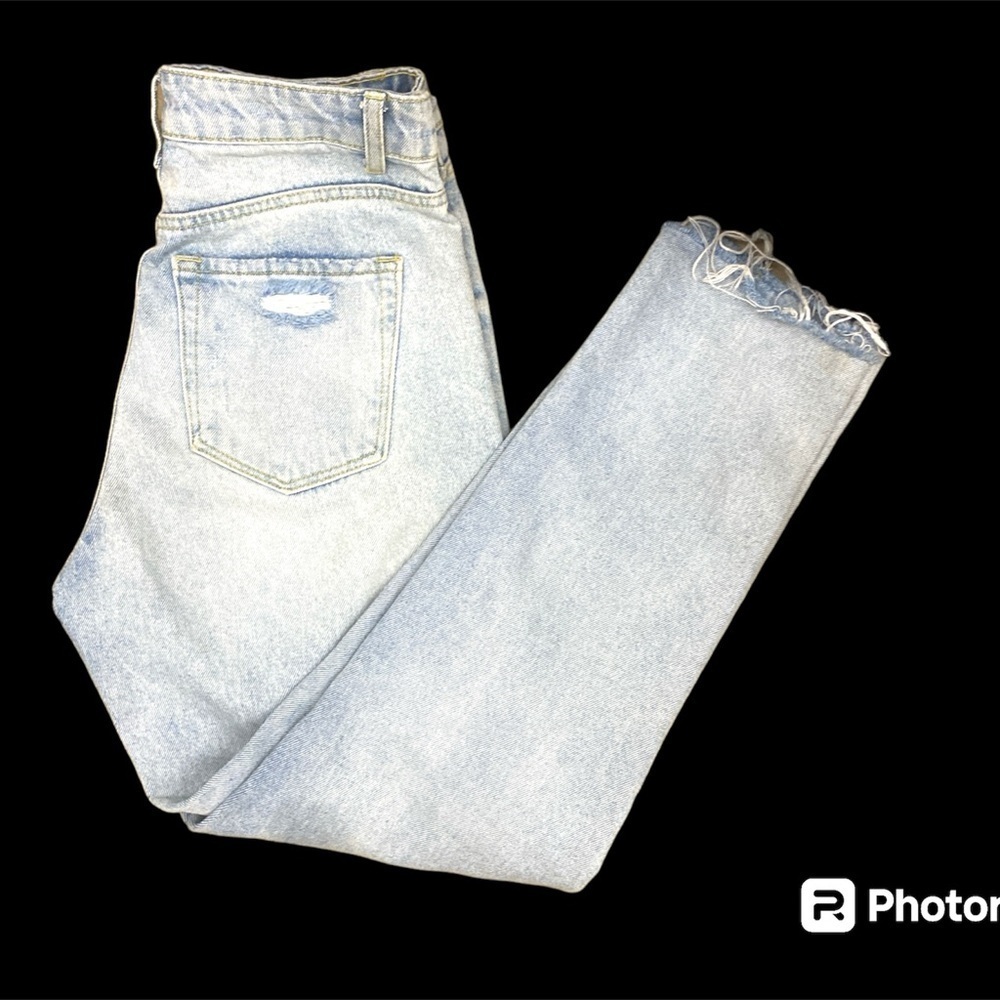 TNR Jeans Light-Wash Distressed High Rise Mom Jeans Cut Off Hem